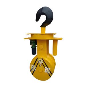 Rotating crane hook with swivel