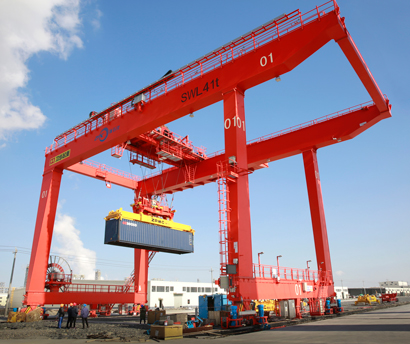 Port crane hook
