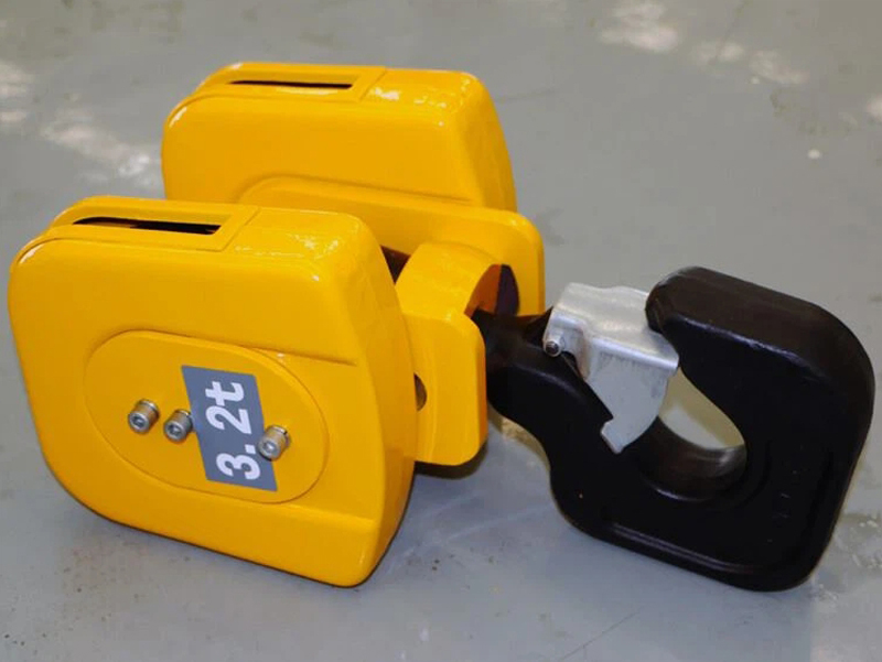 Crane hook height adjustment