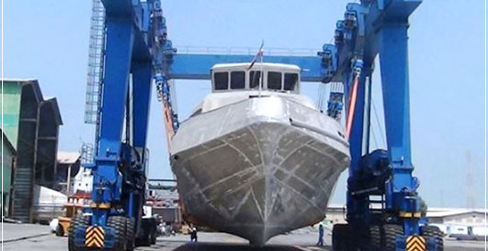Marine crane hook for shipyard