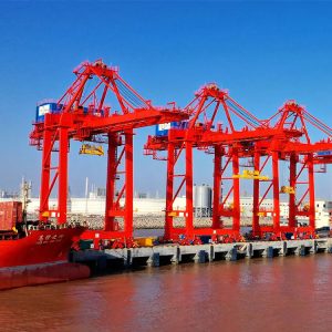 ship to shore container crane