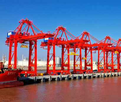 ship to shore container crane