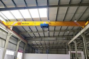 Low headroom overhead crane