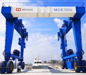 Rubber tire gantry crane for ships