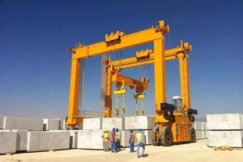 Rubber tire gantry crane