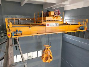 How does an overhead crane work?