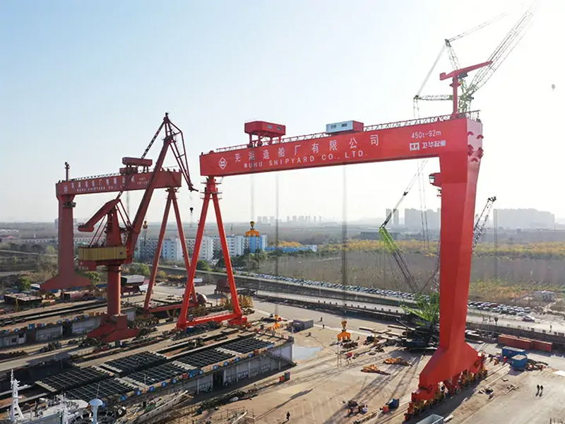 Shipyard gantry crane