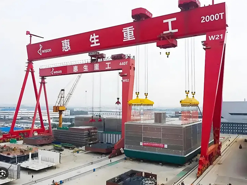 Shipyard gantry crane