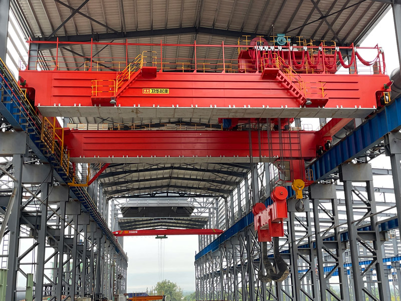 Double girder overhead travelling crane