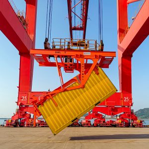 container tipping spreader