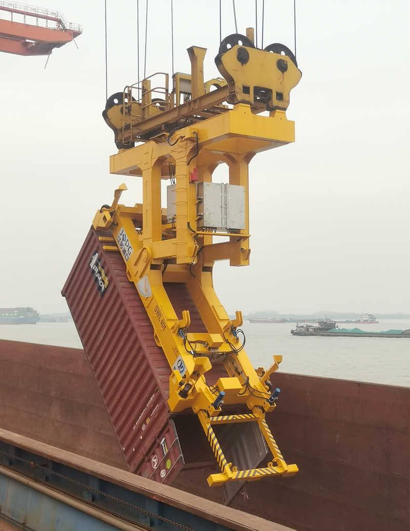 container tipping spreader