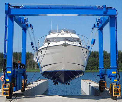 yacht handling crane