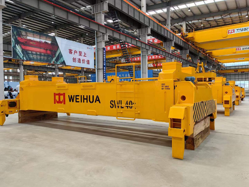Container spreader